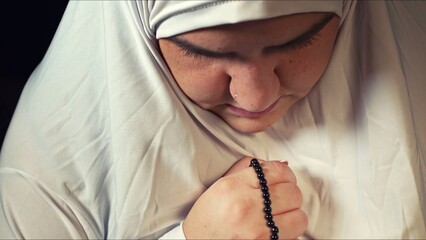 Religious muslim woman in prayer outfit - 747455795