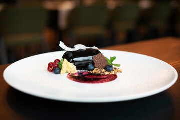 Chocolate cake with berries