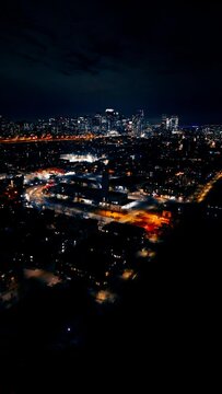 Canal Lachine avec vue sur Montr&eacute;al l'hiver 