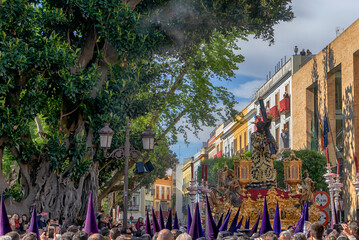 Obraz premium paso de nuestro padre Jesús de la salud de la hermandad de los gitanos de Sevilla en la semana santa
