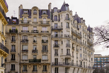 Fototapeta na wymiar building facade from Paris , real estate
