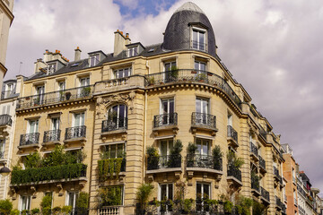 Fototapeta premium building facade from Paris , real estate