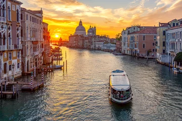 Papier Peint photo Gondoles Venice Grand canal and Santa Maria della Salute church at sunrise, Italy