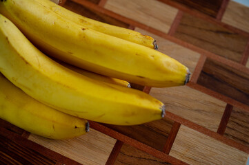 Banana positioned on the kitchen table, illuminated by daylight