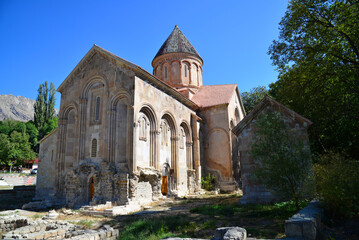 Obraz premium Ishkhani Monastery, located in Yusufeli, Artvin, Turkey, was built as a Georgian church in the 11th century.