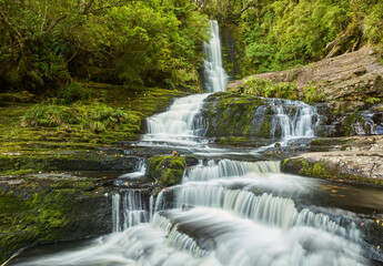 Obraz premium Upper McLean Falls, Catlins, Otago, Südinsel, Neuseeland, Ozeanien