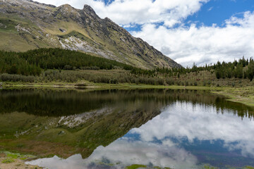 Fototapeta premium lake and mountains