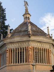Fototapeta na wymiar Detail of the top of Bergamo Baptistry