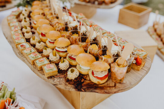 Mignardises sal&eacute;s et petits pains pour l'ap&eacute;ro