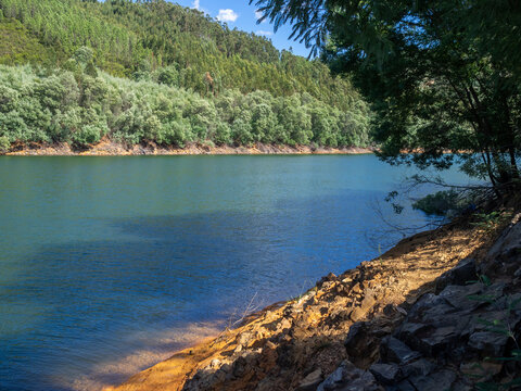 Zezere River margins