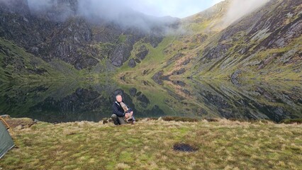 Fototapeta na wymiar Weimaraner and hiker in the mountain range of Cadair Idris in Eryri National Park, Wales