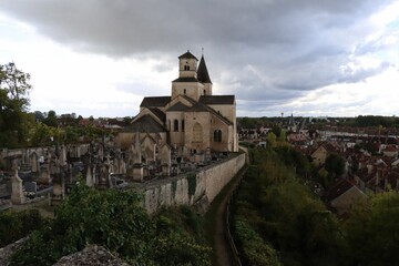 Fototapeta na wymiar church of Chatillon Sur Seine in Burgundy before rain