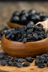 dry blue raisins from large grapes