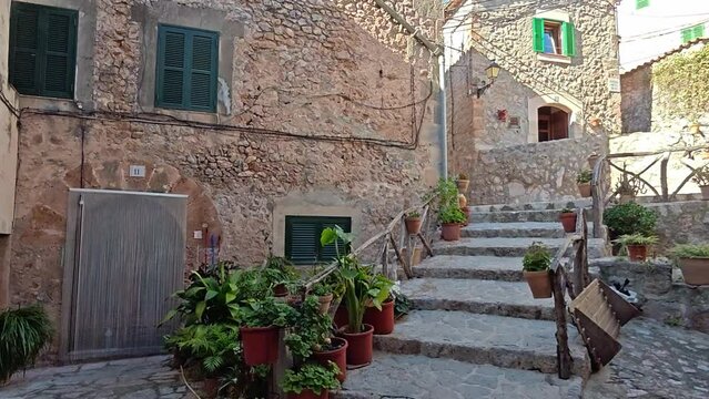 discovering the town of valdemossa