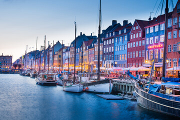 17th Century Building on Waterfront, Nyhavn, Copenhagen, Denmark