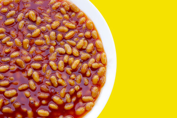 Baked beans in tomato sauce