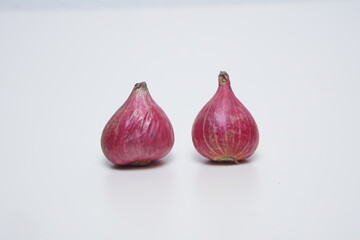 Fototapeta premium some raw red onions flat angle on a white background