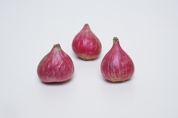 Fototapeta premium some raw red onions flat angle on a white background