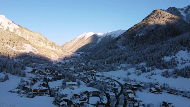 Tal in den Alpen bei Sonnenaufgang - Lermoos, &Ouml;sterreich
