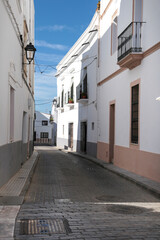 Fototapeta na wymiar Narrow streets and whitewashed facades in Olivenza town