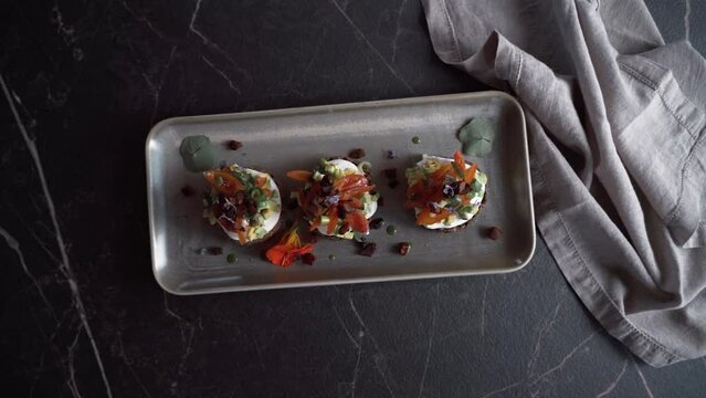 It is often accompanied by local products such as olive oil, feta cheese, tomatoes, and herbs. Ntako is a popular and flavorful food, rich in the aromas of Cretan cuisine.