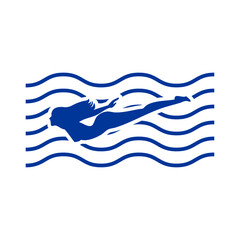 Logo vacaciones de verano. Silueta de mujer joven desnuda nadando con olas de mar o piscina