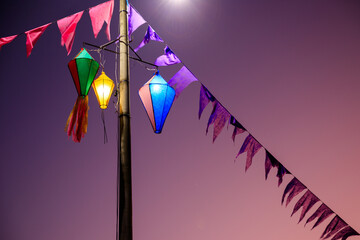 decoração da festa junina brasileira (festa de são joão) no crepúsculo