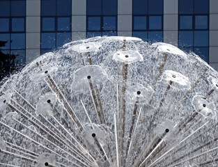 fontanna ogrodowa, fontanna w kształcie dmuchawca, kulista fontanna, Spherical fountain spraying water. Transparent splash in form ball. Fanshaped structure how dandelion blowball.   © kateej