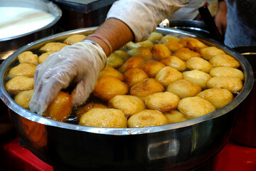 Indore Sarafa Bazaar, India’s Midnight Food capital of Madhya Pradesh, A treat for Foodies.