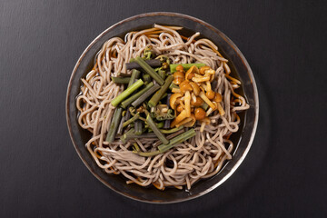 冷やし　山菜なめこ蕎麦