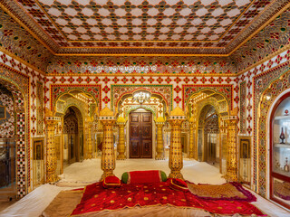 The Shobha Niwas room, richly decorated with gold and glasswork, at the Jaipur City Palace in Rajasthan, India. - 748100531