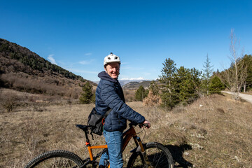 Obraz na płótnie Canvas Goriano Sicoli, Italy A sporty man with helmet on an electric mountain bike in the countryside.