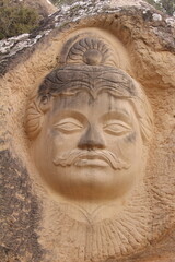 Cara esculpida