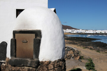 Horno de leña en el pueblo de La Caleta del Sebo en la isla de La Graciosa, Canarias © s-aznar