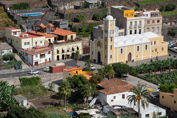 Vista aérea del centro urbano de Hermigua en la isla de La Gomera, Canarias - obrazy, fototapety, plakaty