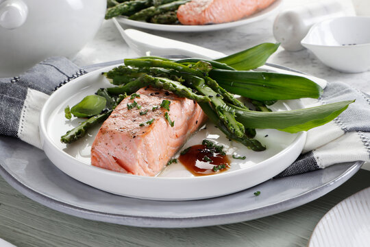 Steamed salmon with asparagus and wild garlic