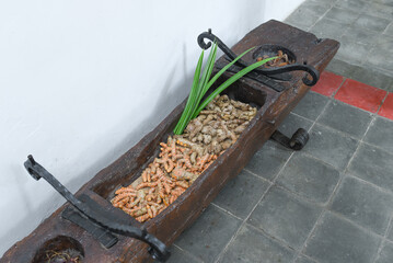 Lesung Padi is a place to pound rice. This is the traditional way to separate rice from the husk.