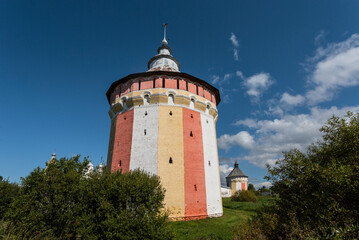Fototapeta na wymiar Fortress towers of the Spaso-Prilutsky monastery, Yuzhnaya and Zhitnaya (Vostochnaya). Vologda, Russia