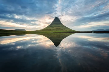 Papier Peint photo Kirkjufell Beautiful Landscapes and Seascapes of Iceland