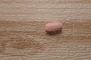 pastilla rosa automedicacion enfermo sanidad 