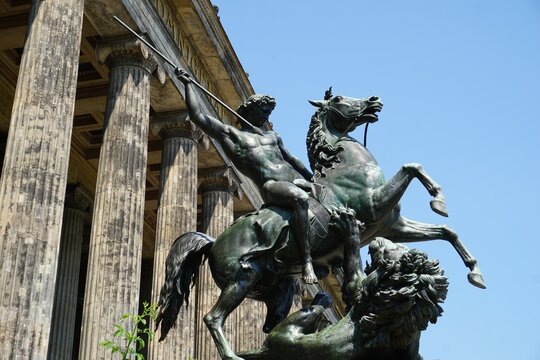 Reiter Statue Löwenkämpfer auf Pferd, Altes Museum, Berlin, Deutschland