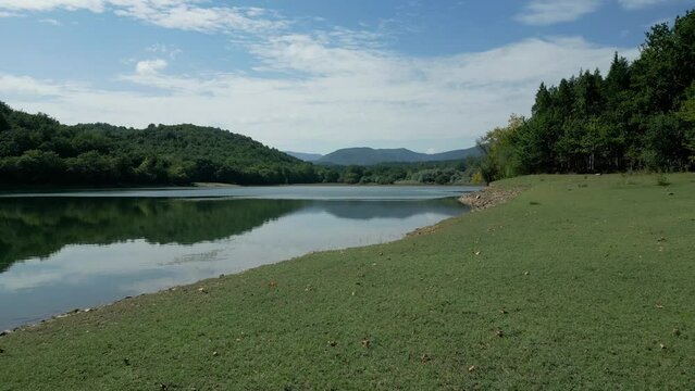 Vista a&eacute;rea del embalse de Ordunte, Valle de Mena, Norte de Burgos, Espa&ntilde;a