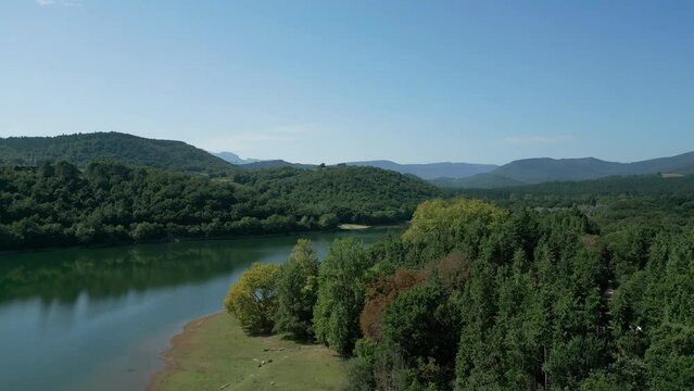 Vista a&eacute;rea del embalse de Ordunte, Valle de Mena, Norte de Burgos, Espa&ntilde;a