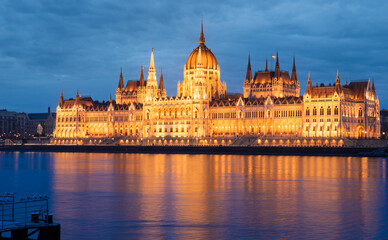 Parlement de Budapest de nuit - obrazy, fototapety, plakaty