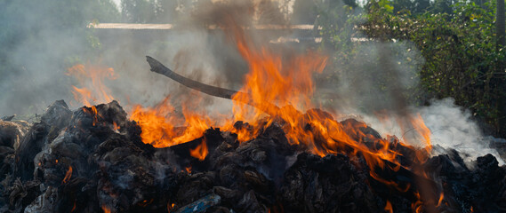 Fire is burning in a pile of garbage, causing PM.2.5.