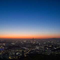 Obraz premium Seoul, South Korea - 8.April.2023: The view from namhansansung (fortress) south gate .