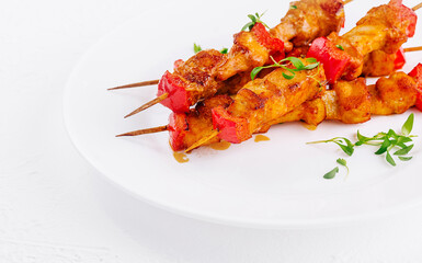 Chicken skewers with slices of sweet peppers