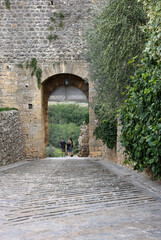Fototapeta premium Porta Fiorentina city gate in Monteriggioni medieval walled town near Siena in Tuscany, Italy