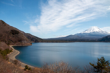 Naklejka na ściany i meble 本栖湖から見た富士山