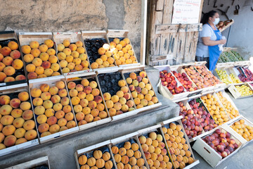 sale of fruit direct from the field, Lleida, Spain